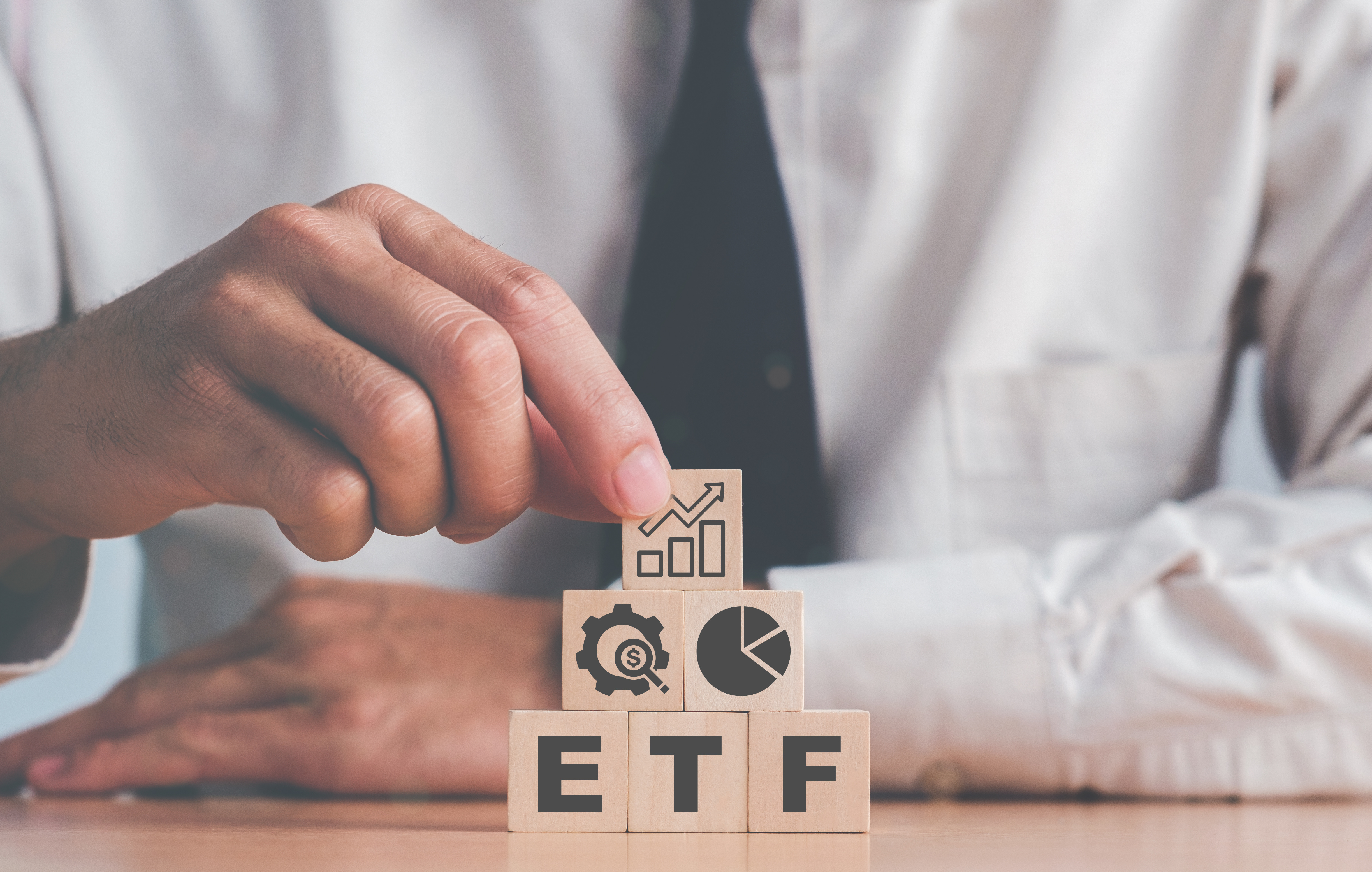 ETFとは？仕組みや魅力、リスクを解説