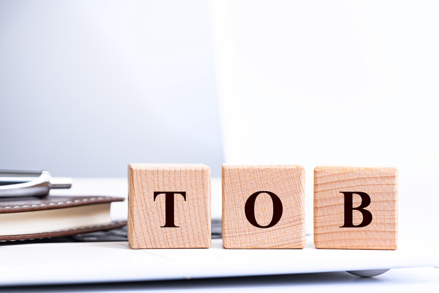 TOB（株式等の公開買付け）とは？種類や影響をわかりやすく解説