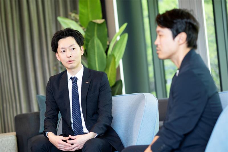 小林さんと対話する粟根さん