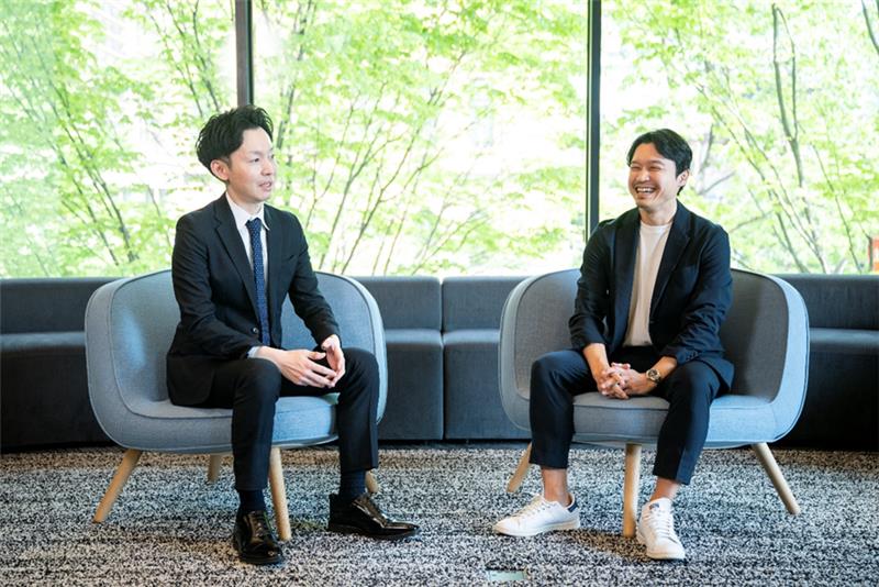 談笑する小林さんと粟根さん